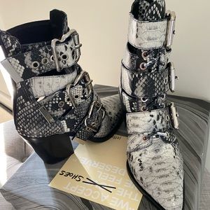 Jeffrey Campbell Womens Caceres Boot- snake skin